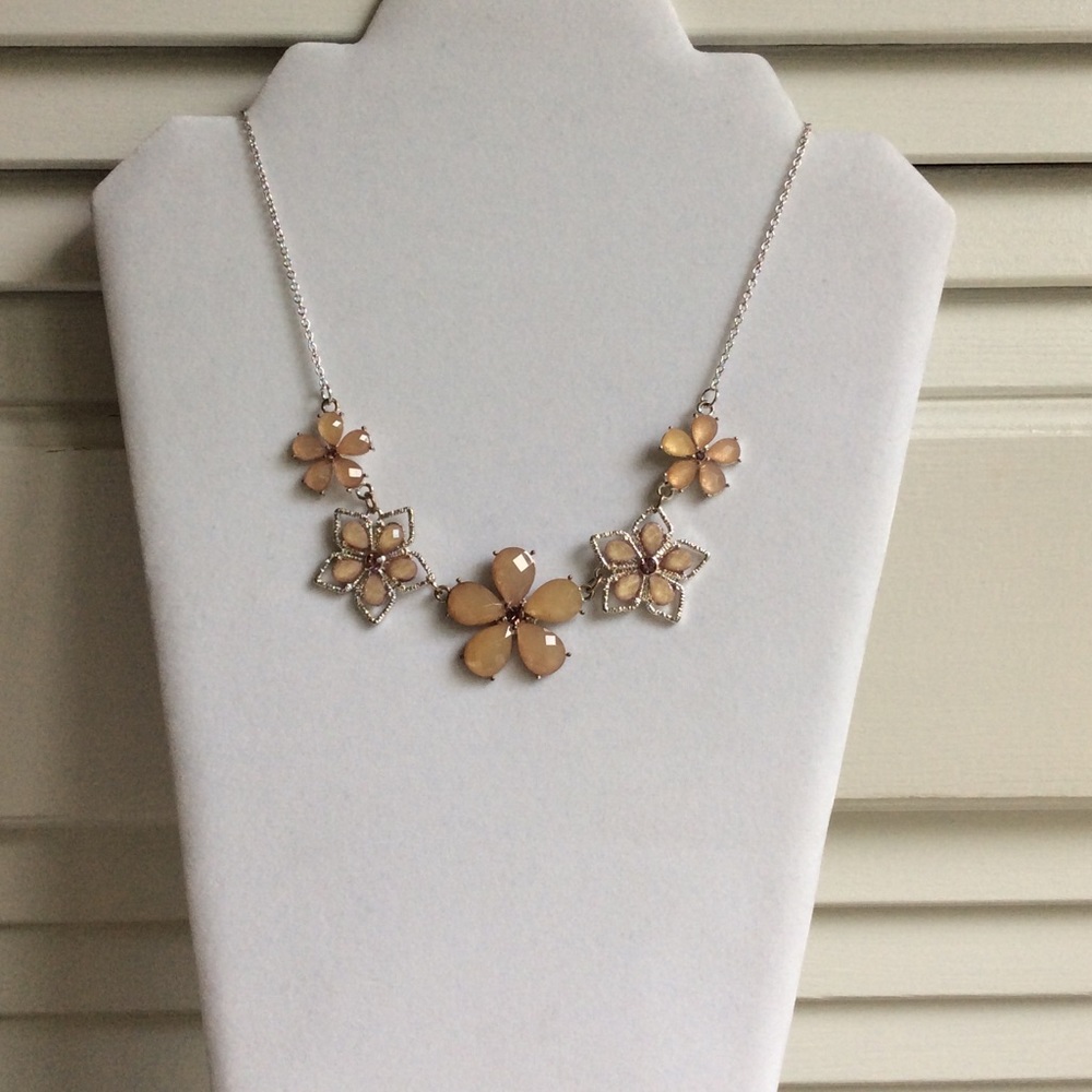 Flower Necklace w/Stones.  Beautiful - Picture 3 of 7